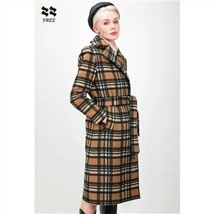 เสื้อโค้ตฤดูหนาวตรวจสอบความยาวเข่าของผู้หญิงพร้อมเข็มขัด